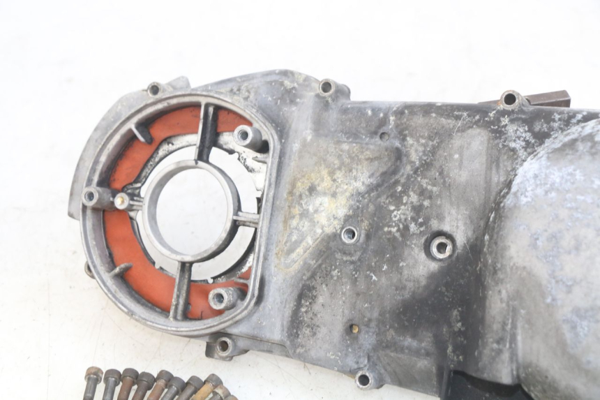 photo de VARIATOR COVER YAMAHA YP MAJESTY 125 (1998 - 2001) - Fixing points details