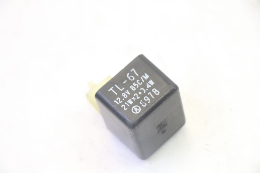 photo de FLASHER RELAY SUZUKI BURGMAN 125 (2007 - 2014) - Technical close-up