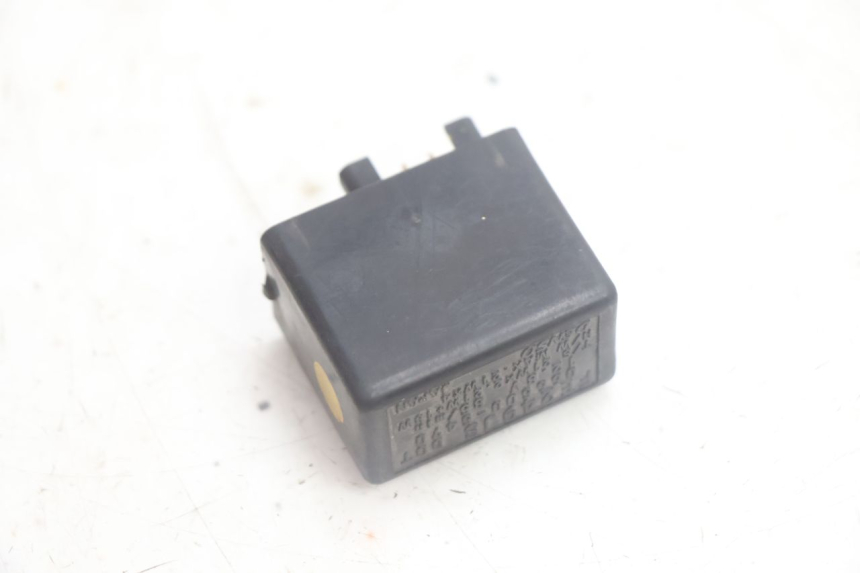 photo de TURN SIGNAL RELAY SUZUKI BURGMAN EXECUTIVE ABS 650 (2006 - 2012) - Alternative perspective