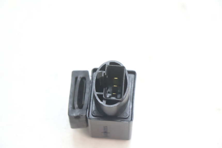 photo de TURN SIGNAL RELAY HONDA CB F HORNET 600 (2005 - 2006) - Alternative perspective