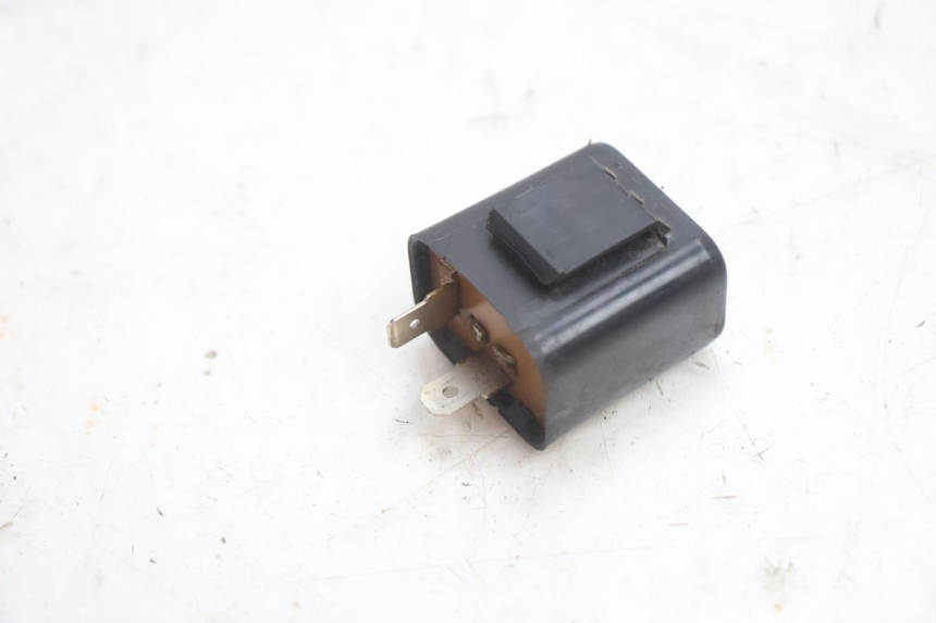 photo de TURN SIGNAL RELAY HONDA CB TWO FIFTY 250 (1991 - 2002) - Alternative perspective