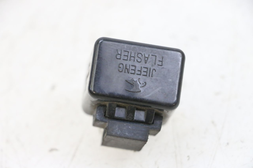 photo de TURN SIGNAL RELAY KSR CODE 125 (2018 - 2020) - Zoom on usage condition