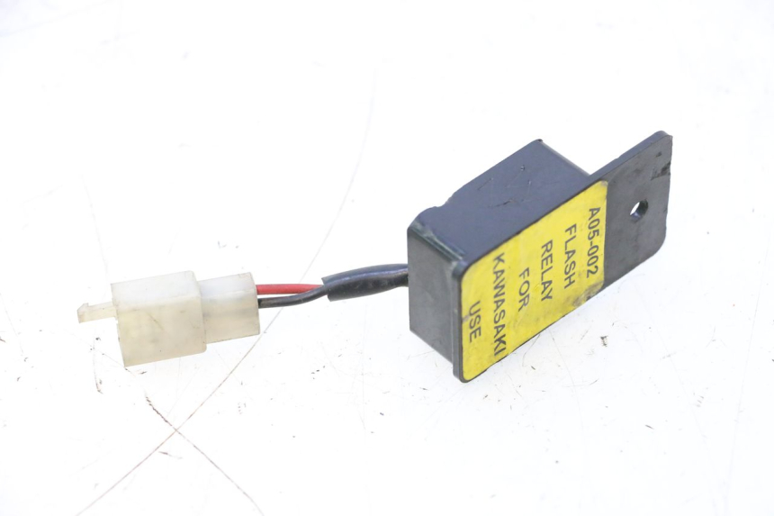 photo de TURN SIGNAL RELAY KAWASAKI ER-6 ER6 N 650 (2005 - 2009) - Technical close-up