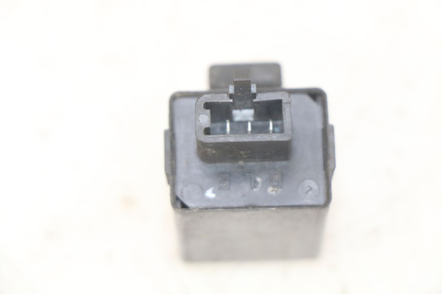 photo de FLASHER RELAY HONDA FES PANTHEON 2T 125 (1998 - 2002) - Zoom on usage condition