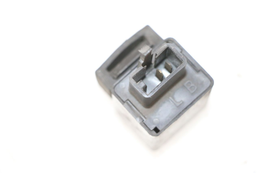 photo de FLASHER RELAY HONDA FES PANTHEON 125 (2003 - 2007) - Zoom on usage condition