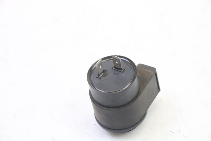 photo de TURN SIGNAL RELAY SYM FIDDLE 3 III 50 (2014 - 2020) - Zoom on usage condition