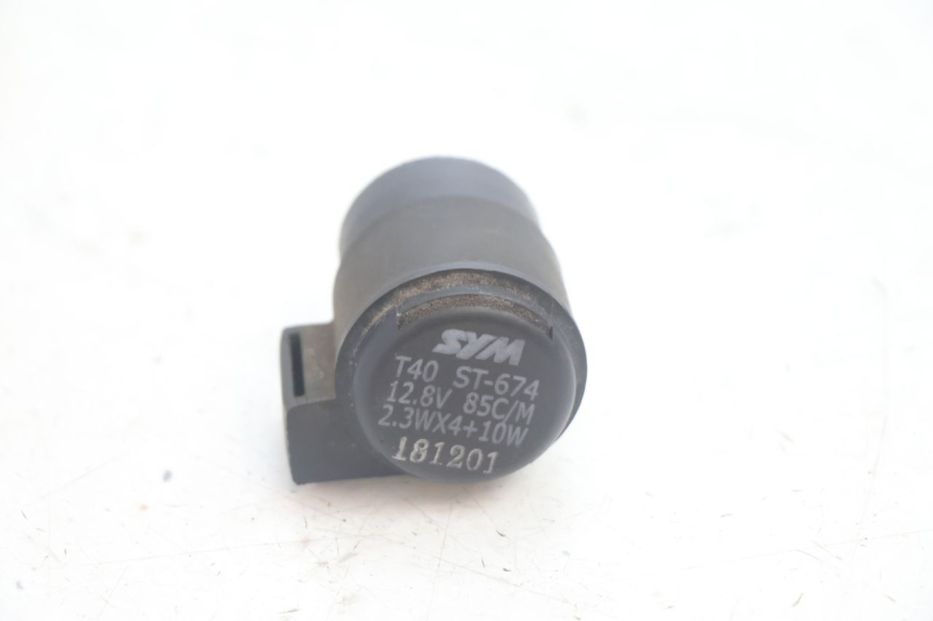 photo de TURN SIGNAL RELAY SYM FIDDLE 3 III 50 (2014 - 2020) - Zoom on usage condition