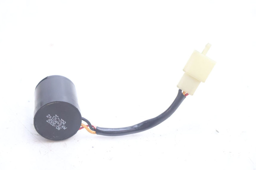 photo de TURN SIGNAL RELAY KEEWAY FOCUS 50 (2006 - 2009) - Zoom on usage condition