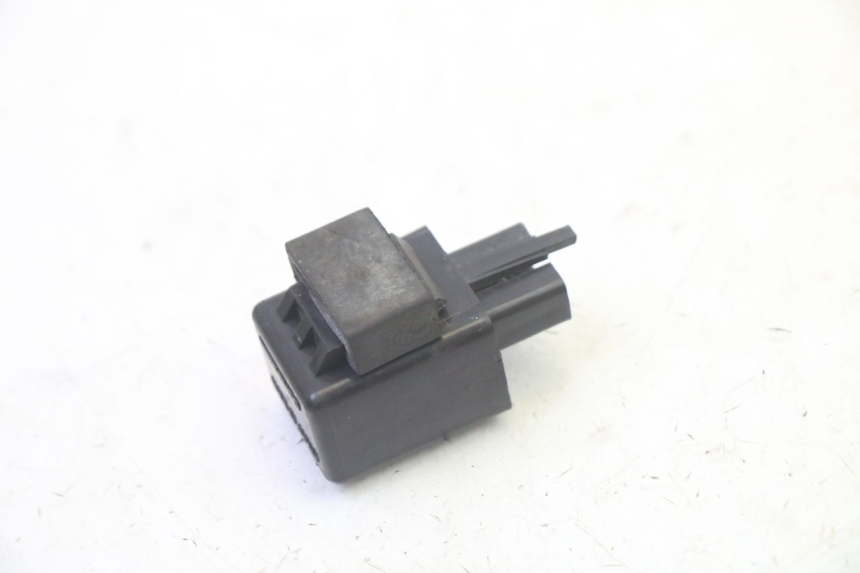 photo de TURN SIGNAL RELAY YAMAHA FZ6 N FAZER 600 (2004 - 2006) - Zoom on usage condition