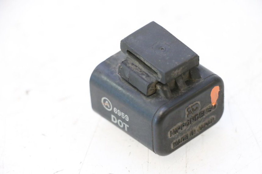 photo de TURN SIGNAL RELAY KAWASAKI GPX F ZX750F 750 (1986 - 1990) - Zoom on usage condition