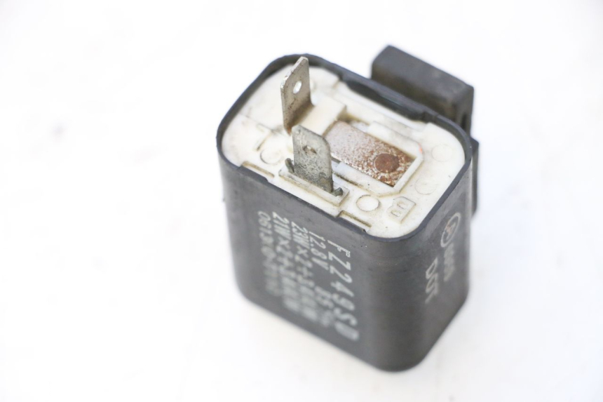 photo de TURN SIGNAL RELAY KAWASAKI GPX F ZX750F 750 (1986 - 1990) - Alternative perspective