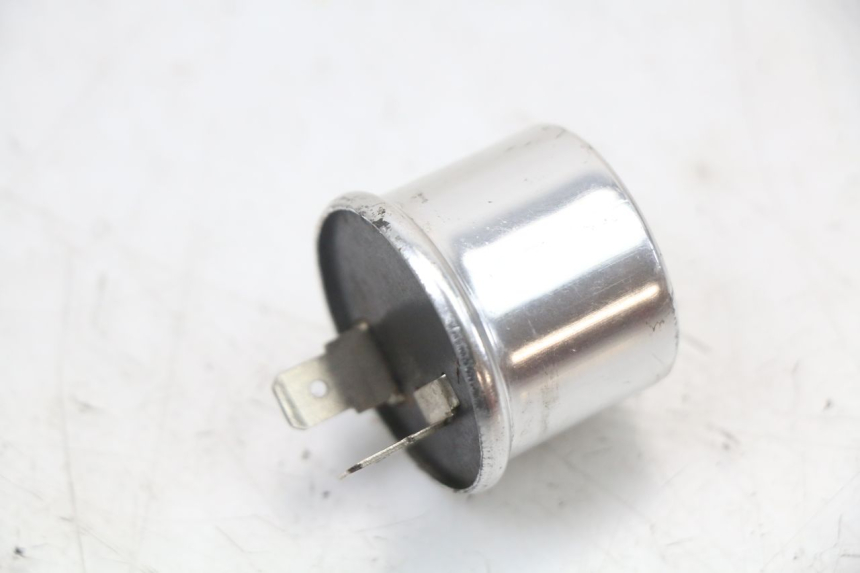 photo de TURN SIGNAL RELAY SUZUKI GSX E 250 (1982 - 1983) - Component detail