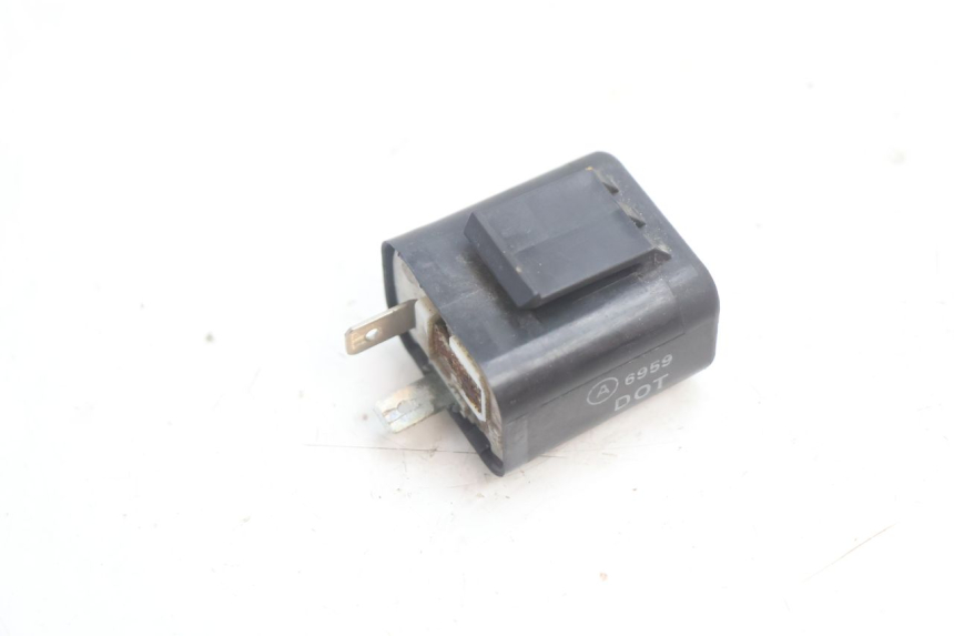 photo de TURN SIGNAL RELAY SUZUKI GSX F GSXF 750 (1988 - 1998) - Zoom on usage condition