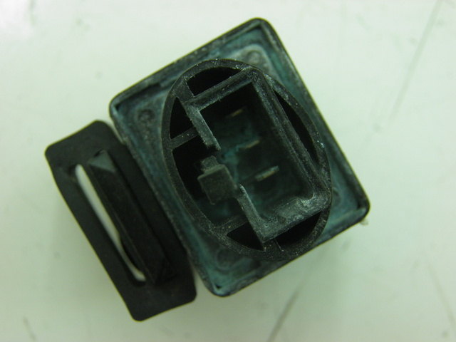 photo de TURN SIGNAL RELAY HONDA FES S-WING SWING 125 (2007 - 2015) - Zoom on usage condition
