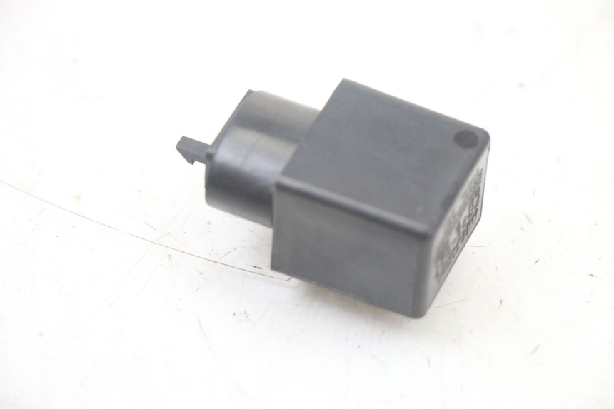 photo de TURN SIGNAL RELAY HONDA SH i 300 (2015 - 2020) - Alternative perspective