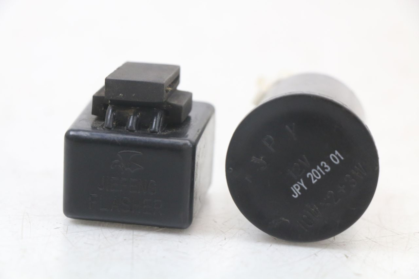 photo de TURN SIGNAL RELAY HYTRACK HY S 4X4 410 (2013 - 2016) - Zoom on usage condition