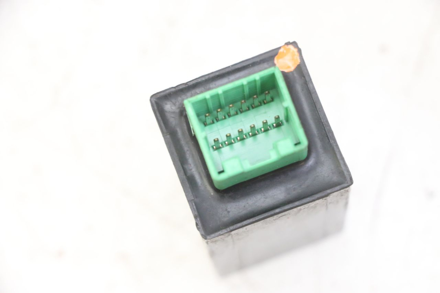 photo de TURN SIGNAL RELAY PIAGGIO IE MP3 YOURBAN 300 (2011 - 2016) - Alternative perspective