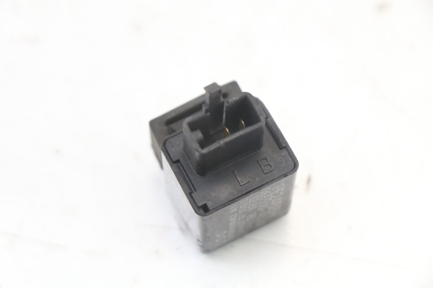 photo de TURN SIGNAL RELAY KAWASAKI ZR7 ZR-7 S 750 (1999 - 2004) - Zoom on usage condition