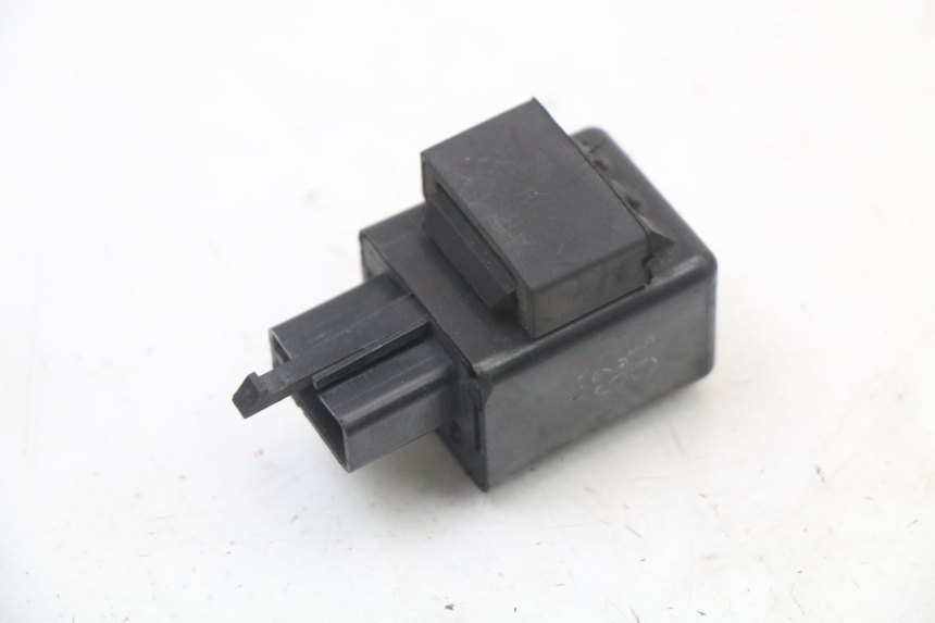 photo de TURN SIGNAL RELAY KAWASAKI ZR7 ZR-7 S 750 (1999 - 2004) - Alternative perspective