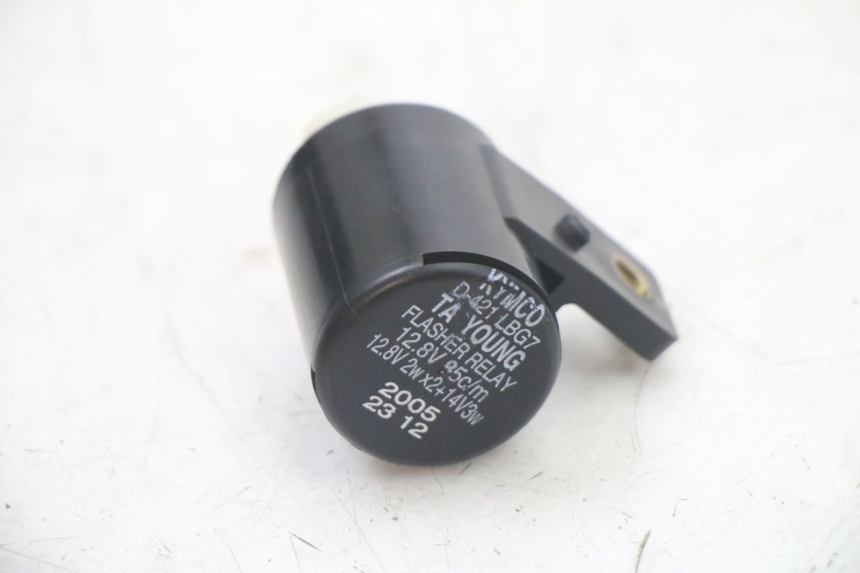 photo de TURN SIGNAL RELAY KYMCO PEOPLE S 125 (2000 - 2008) - Component detail