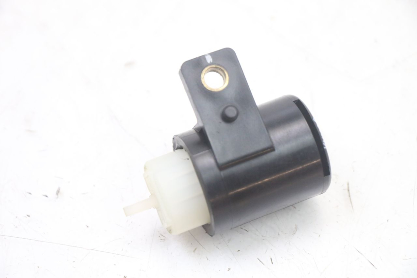 photo de TURN SIGNAL RELAY KYMCO PEOPLE S 125 (2000 - 2008) - Zoom on usage condition