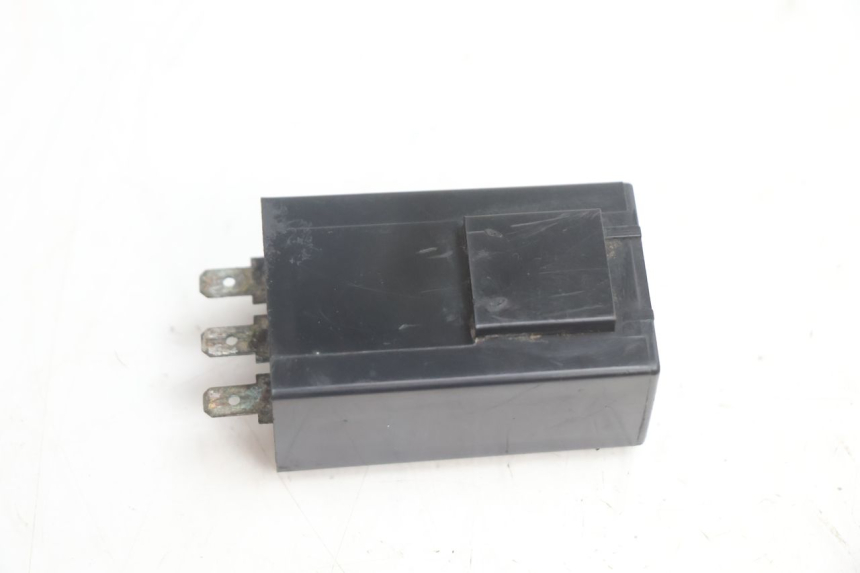 photo de TURN SIGNAL RELAY PEUGEOT LUDIX ONE 50 (2004 - 2013) - Zoom on usage condition