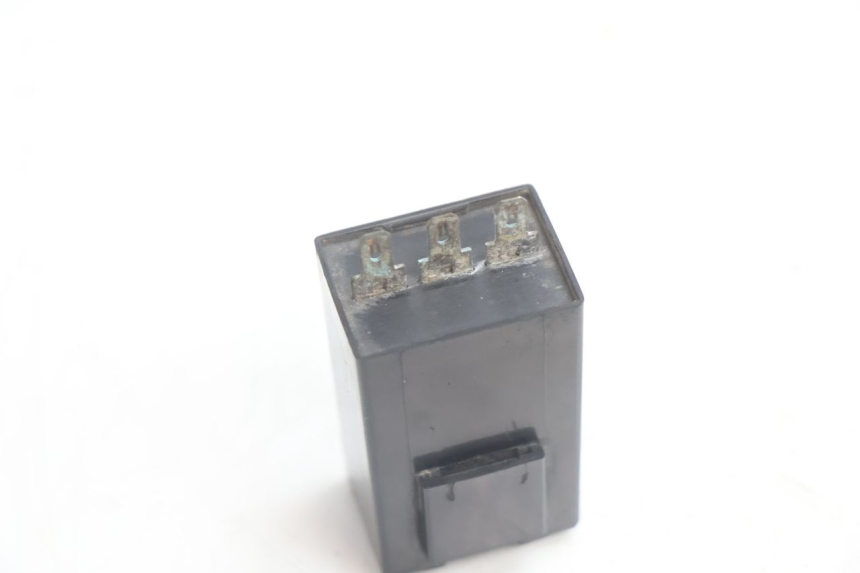 photo de TURN SIGNAL RELAY PEUGEOT LUDIX ONE 50 (2004 - 2013) - Alternative perspective