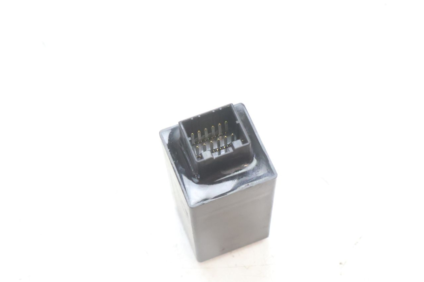 photo de TURN SIGNAL RELAY PIAGGIO MP3 500 (2016 - 2018) - Alternative perspective