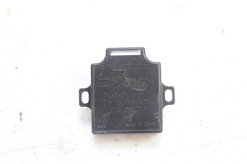 photo de TURN SIGNAL RELAY RIEJU MRT PRO SUPERMOTARD 50 (2007 - 2018) - Zoom on usage condition