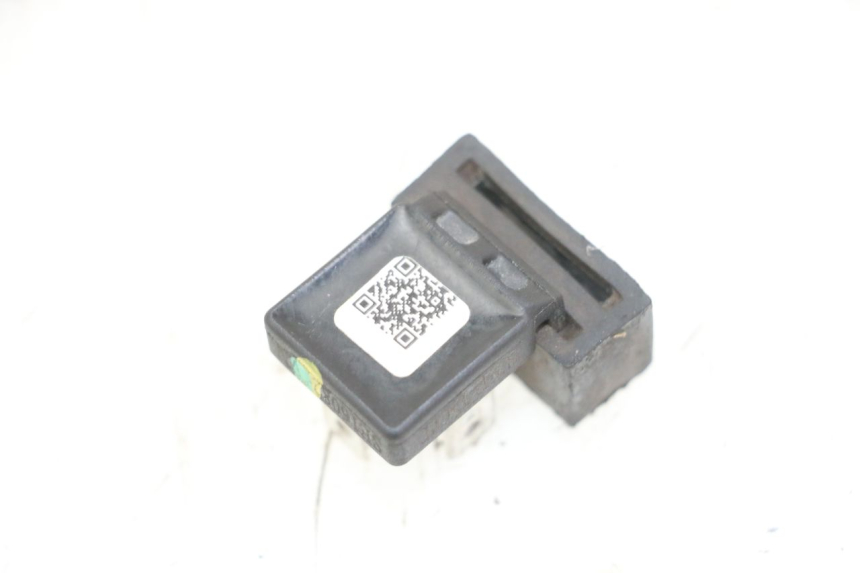 photo de TURN SIGNAL RELAY PIAGGIO LIBERTY IGET 4T 50 (2021 - 2025) - Component detail