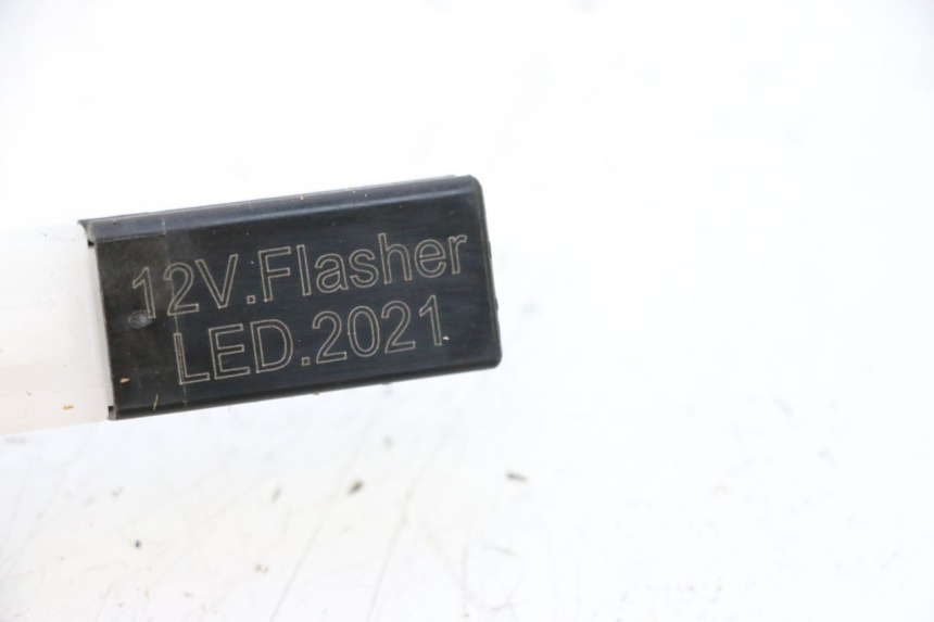 photo de TURN SIGNAL RELAY BAIKU SAKURA 1 (2021 - 2025) - Component detail