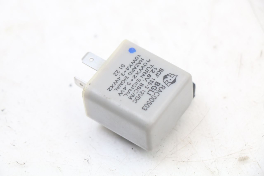 photo de TURN SIGNAL RELAY ROYAL ENFIELD SCRAM 411 (2022 - 2024) - Zoom on usage condition