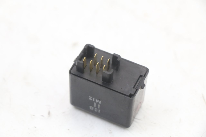 photo de TURN SIGNAL RELAY SUZUKI BURGMAN 125 (2018 - 2021) - Alternative perspective