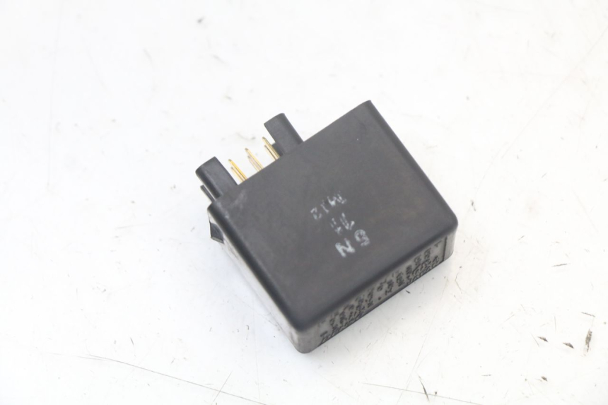 photo de TURN SIGNAL RELAY SUZUKI GSR 750 (2011 - 2017) - Alternative perspective
