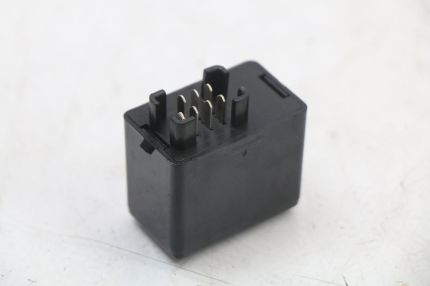photo de TURN SIGNAL RELAY SUZUKI SV S 650 (1999 - 2002) - Alternative perspective