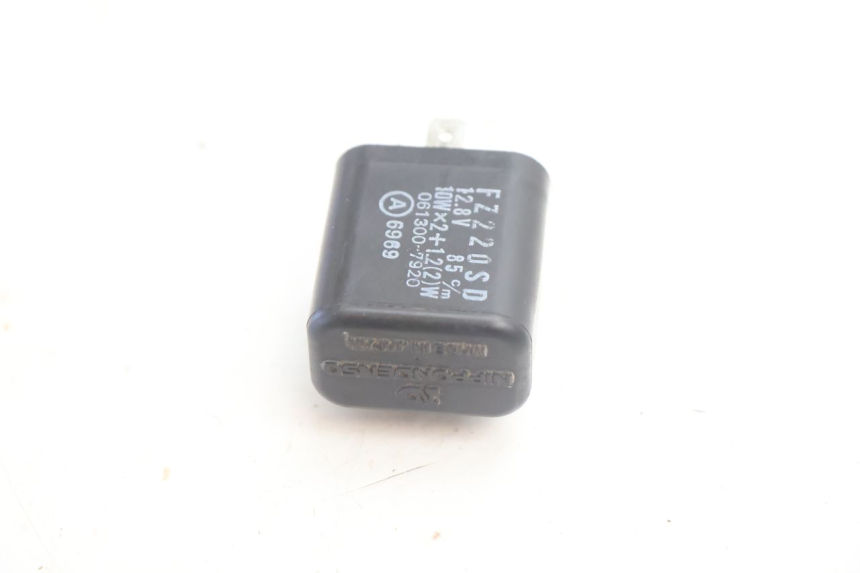 photo de FLASHER RELAY PIAGGIO TYPHOON 50 (1993 - 1999) - Component detail