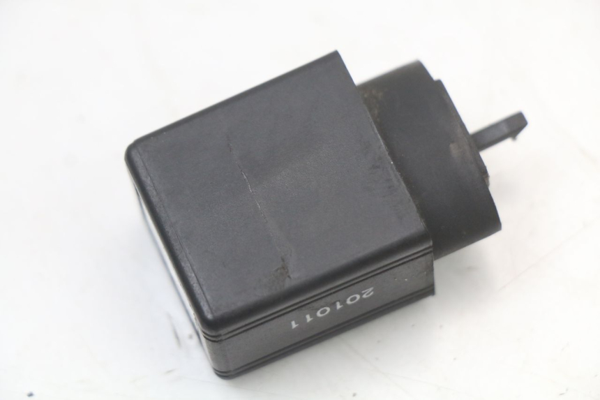 photo de FLASHER RELAY BEELINE VELOCE 4T 50 (2011 - 2020) - Zoom on usage condition