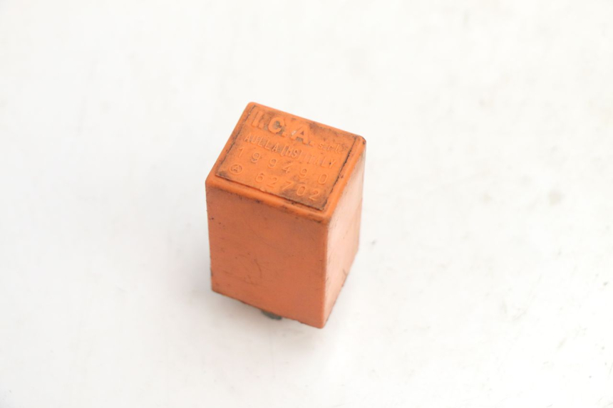 photo de TURN SIGNAL RELAY PIAGGIO VESPA PK FL 2T 50 (1990 - 1996) - Zoom on usage condition