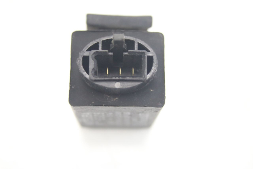 photo de TURN SIGNAL RELAY HONDA VFR FI RC46 800 (1998 - 2001) - Alternative perspective
