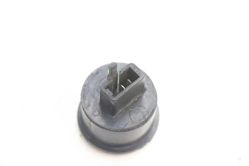 photo de TURN SIGNAL RELAY PEUGEOT VIVACITY 50 (2004 - 2009) - Zoom on usage condition