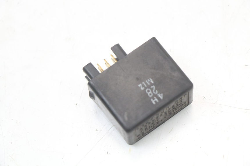 photo de TURN SIGNAL RELAY SUZUKI VL INTRUDER 125 (2004 - 2007) - Zoom on usage condition