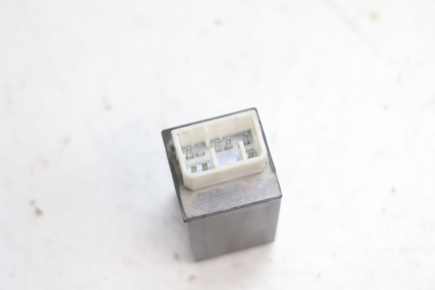 photo de FLASHER RELAY YAMAHA XMAX X-MAX 125 (2006 - 2009) - Alternative perspective