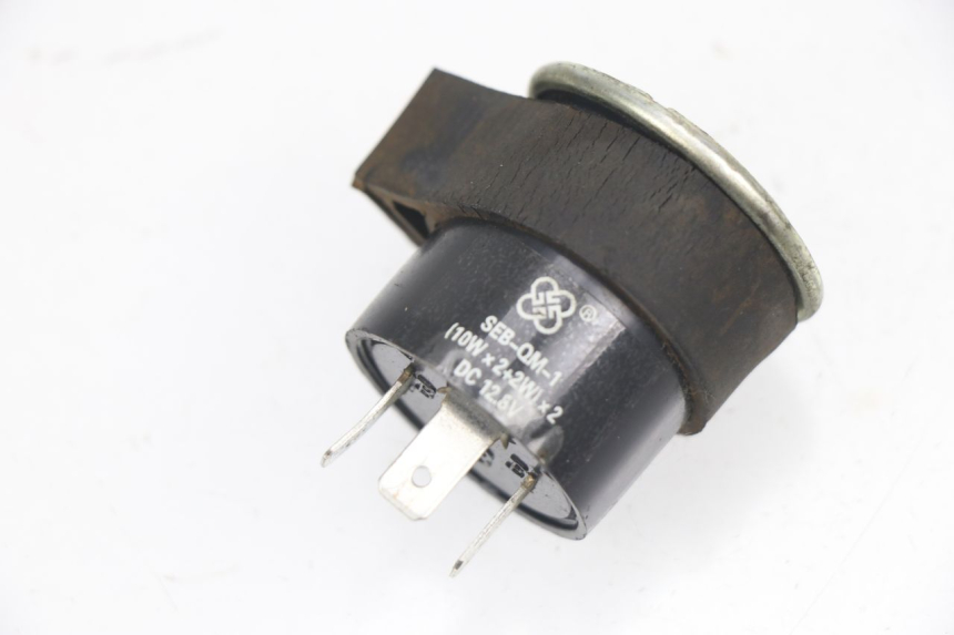 photo de TURN SIGNAL RELAY RAZZO XENON 4T 50 (2008 - 2012) - Zoom on usage condition