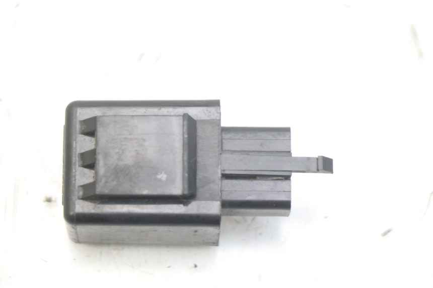 photo de TURN SIGNAL RELAY YAMAHA XP T-MAX TMAX 500 (2004 - 2007) - Zoom on usage condition
