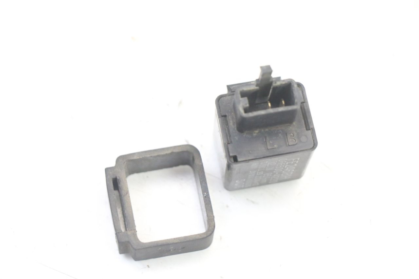 photo de FLASHER RELAY YAMAHA FZS FAZER 600 (2001 - 2003) - Zoom on usage condition