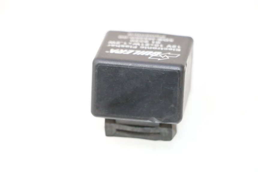 photo de TURN SIGNAL RELAY YAMAHA YP MAJESTY 125 (1998 - 2001) - Alternative perspective