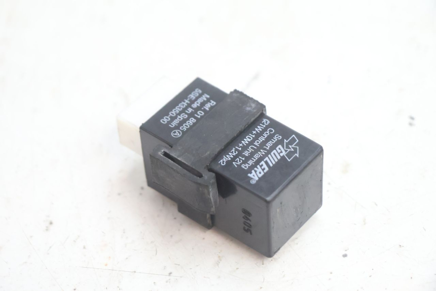 photo de FLASHER RELAY YAMAHA YP MAJESTY 125 (2002 - 2006) - Component detail
