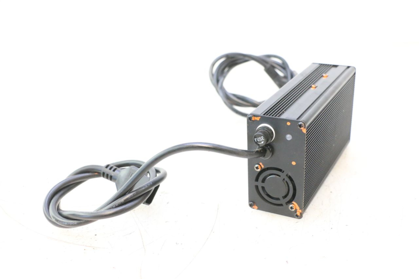photo de BATTERY CHARGER BAIKU SAKURA 1 (2021 - 2025) - Product overview