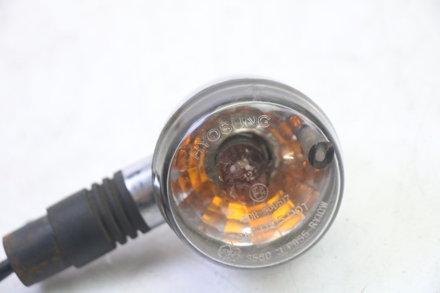 photo de REAR RIGHT TURN SIGNAL HYOSUNG GV AQUILA 125 (2000 - 2009) - Zoom on usage condition