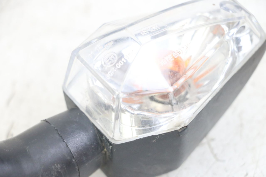 photo de REAR RIGHT TURN SIGNAL SYM CROX 4T 50 (2016 - 2023) - Alternative perspective